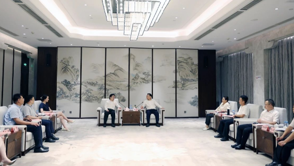 江西省萍乡市委副书记、市长熊运浪与林杨林一行举行工作会谈